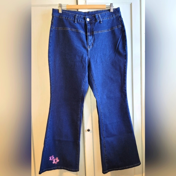 1XL NWOT SHEIN Jeans boot cut - Picture 2 of 6